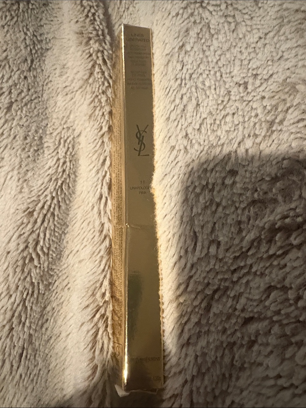 Yves Saint Laurent Cushion Foundation Shade 10 and Pink Waterproof eye pencil - Picture 9 of 12